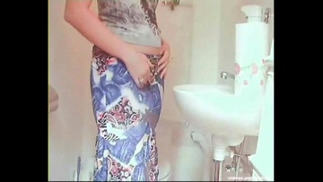 Screenshot Hidden Camera In Toilet (girls)