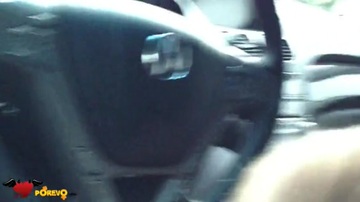 Bildschirmfoto Selbst gemacht. Ein leidenschaftlicher Blowjob im Auto. Hübsches Mädchen weiß, wie man lutscht
