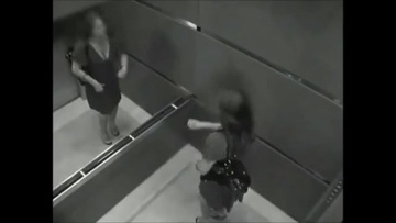 Screenshot Hidden Camera In The Elevator.sex On Lift
