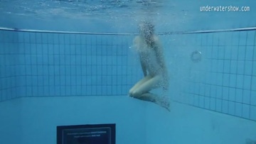 Screenshot Underwatershow — Slim Girl With Small Breasts Galichem Swimming In The Pool