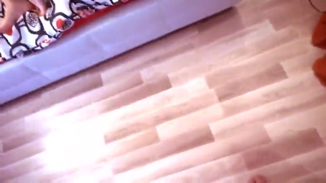 Bildschirmfoto Mädchen mit Brille mag es, ihren Arsch zu ficken. Analsex mit einer jungen bebrillten Studentin. Porno Porno Porno nach Hause Hause Video