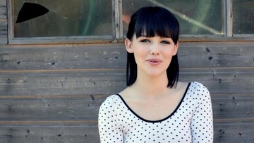 Bildschirmfoto Mel von SuicideGirls: Urlaub in Großbritannien