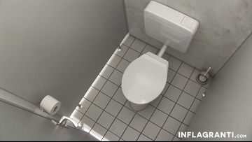 Screenshot Crazy Perverts And Sex In The Bathroom [720p]