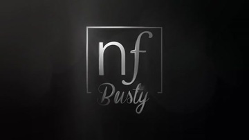 Bildschirmfoto Sexy Brünette mit großen Titten wird mitten am Tag flachgelegt.