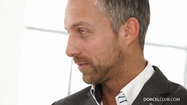 Bildschirmfoto Luna Rival ist ein junger, schöner Pornostar.