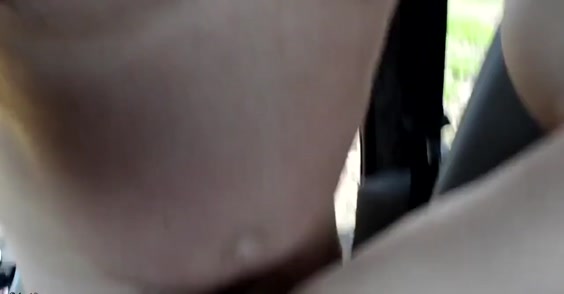 Таксист на заднем сидении снял своё частное порно с длинноволосой клиенткой онлайн