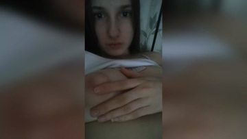 Screenshot Girl 18 Years Old. Sucking Her Breasts And Fucks Herself With A Hairbrush. Periscope