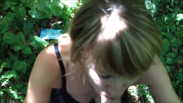 Screenshot Chulavista Woman Sucking Her Lover In The Woods