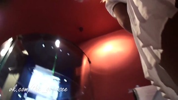 Screenshot Look Under Skirt