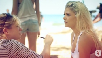 Screenshot Beautiful Chick On The Beach