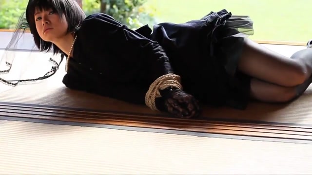 Bildschirmfoto Asian Girl In Mourning Dress