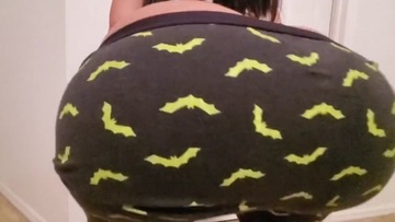 Screenshot A Pawg With Epic Tittes Begs For Dong Before Bed