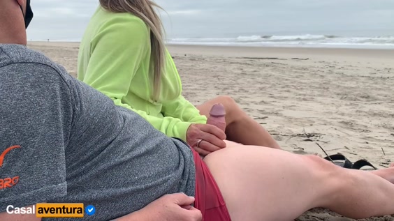 Семейная парочка вместо поездки на пляж занимается сексом дома в выходной - секс порно видео