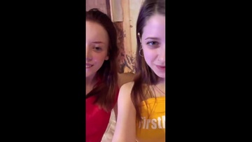 Screenshot Tho Schoolgirls playing