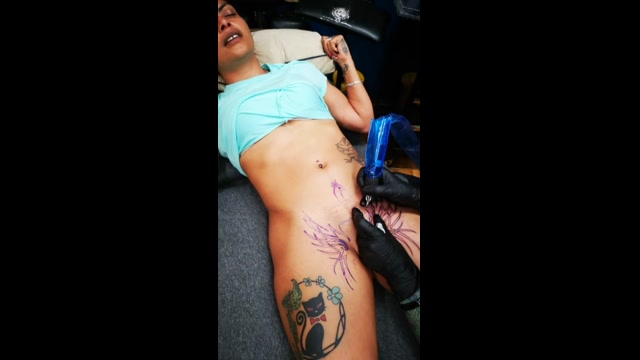 Bildschirmfoto Funny Pussy Tattoo made her Orgasm