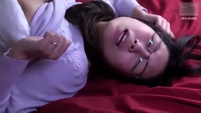 Cкриншот Полнометражный японский порнофильм - жена берет член