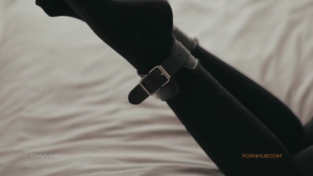 Bildschirmfoto Hot ass schoolgirl spanking and anal training ends with cum on her perfect asshole - Diana Daniels