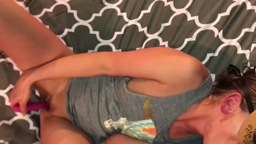 Screenshot Hot milf toys herself to orgasm while sucking cock til I cum on her face!