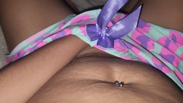 Screenshot She wakes up horny in the middle of the night wanting a cock. I play masturbating alone!!!!