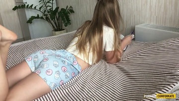 Screenshot Cute schoolgirl got an orgasm while doing homework