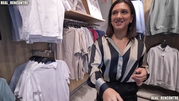 Screenshot A Pretty French Girl Gets Anal Fucked In A Fitting Room By Two Of Her Brother's Friends !!!