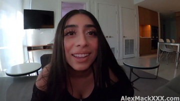 Screenshot Violet Myers invites a random guy over after party