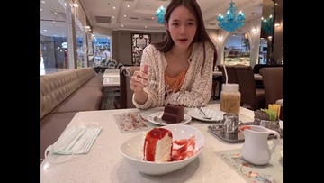 Screenshot My friend makes me orgasm so hard in a cafe by using remote control toy - Lust 2