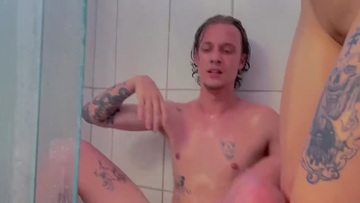 Screenshot Having sex in the shower