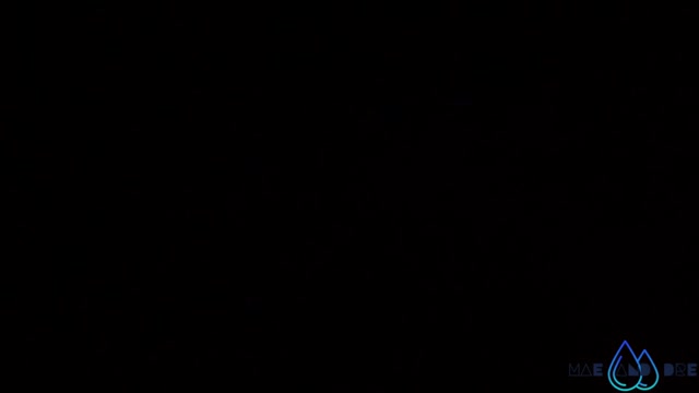 Bildschirmfoto Миниатюрная няня сквиртит на большом члене, пока жена в отъезде