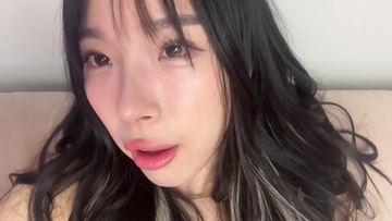 Screenshot POV: You Get a Video Message From Korean Girlfriend Elle Lee