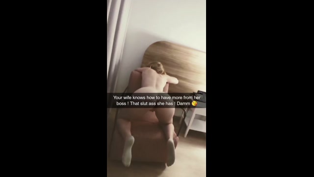 Bildschirmfoto Шеф жестко трахает меня в командировке, а мой рогоносец смотрит в Snapchat. Огромный финал на лицо.