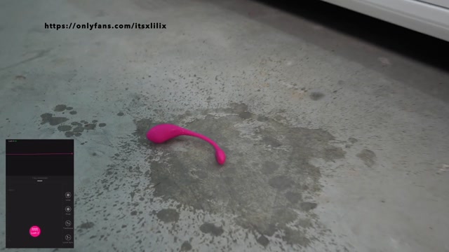 Bildschirmfoto HACKER GOT CONTROL OF MY LUSH AND MADE ME SQUIRT IN PUBLIC (ENGLISH SUBTITLES)