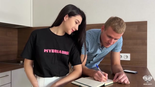 Bildschirmfoto Пришла к парню делать домашку в футболке и получила жесткий трах