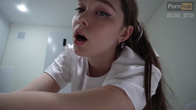 Bildschirmfoto Stepsister made breakfast and got a mouthful of cum.Deluxe_Bitch