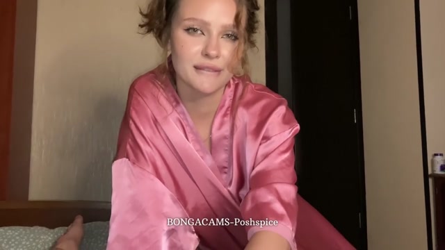 Bildschirmfoto POV “I will help you forget her” Stepmom comforts me after a breakup (with subs)