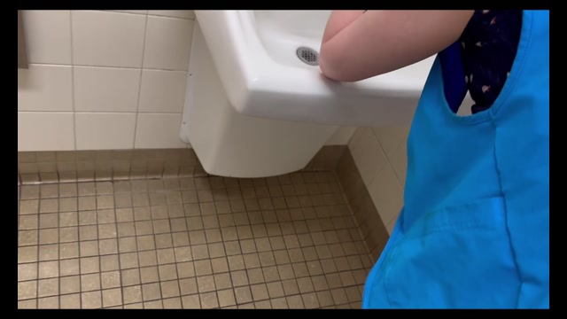 Bildschirmfoto Passionate sex in the office restroom