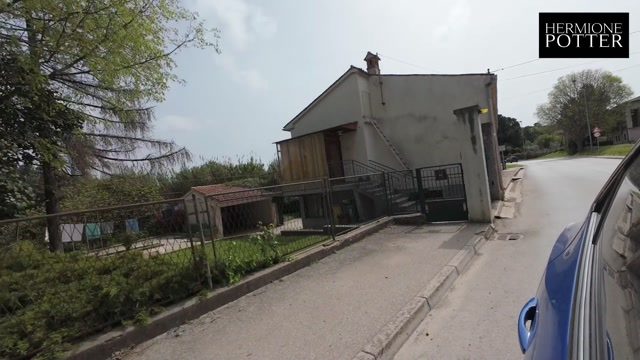Bildschirmfoto Путешественница нашла себе член для траха в Хорватии