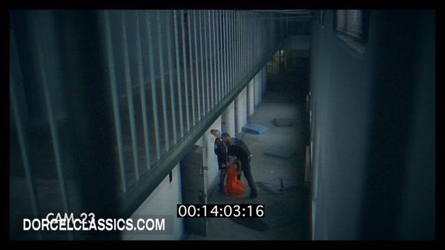 Bildschirmfoto Устроили жаркий тройничок с аналом в тюремной камере