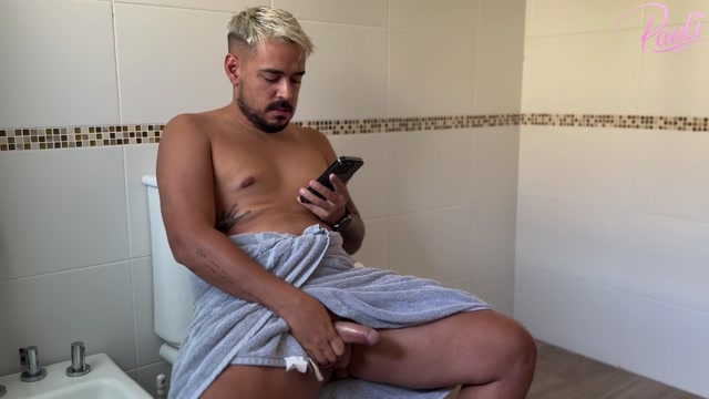 Bildschirmfoto Светловолосая развратница сама захотела секса в туалете
