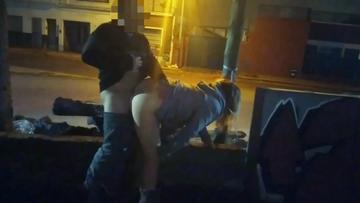 Screenshot A naked slut shows herself off on the street, fucking in front of everyone, under the excited gazes of voyeurs, until she is caught by the police