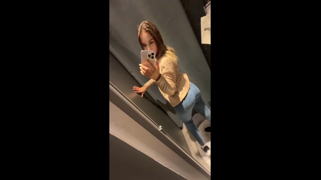Bildschirmfoto Sexwife masturbates in mall fitting room publicly – show