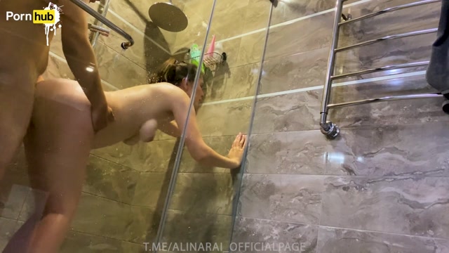 Bildschirmfoto A young pervert looked at his stepmother in the shower