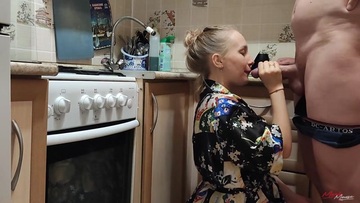 Screenshot My stepsister accidentally got stuck while doing the dishes
