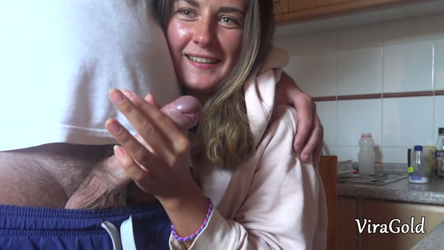 Screenshot Quick Homemade Handjob from Sexy Camilla Moon with Lot A Cum