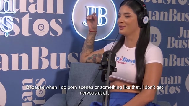 Bildschirmfoto Salome Gil's hairy pussy gets fucked hard by the sexy dwarf Juan Bustos in the podcast