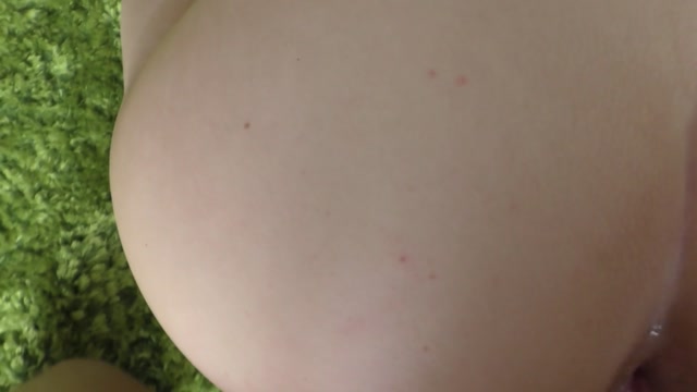 Bildschirmfoto Волнующее погружение в анальный секс с пышногрудой красоткой
